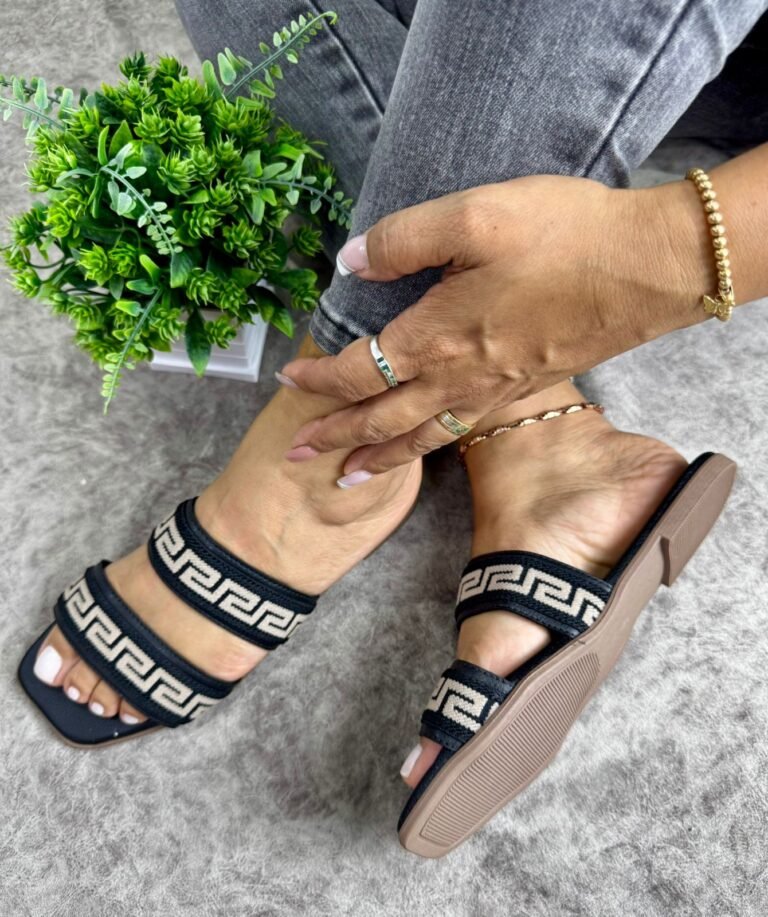 Sandalia Griega Fendi Negra FE