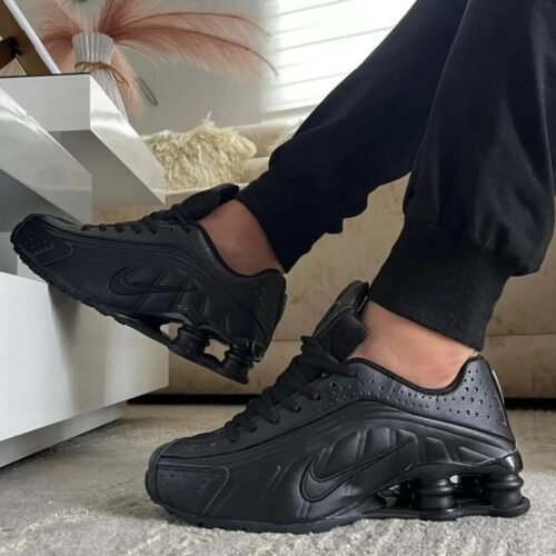 Shox R4 Negra FE