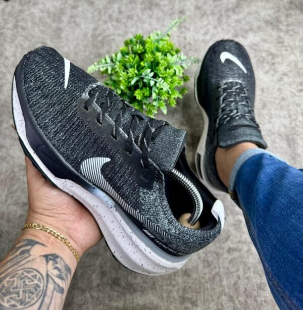 Zoom X Invisible Run Flyknit 3 Negra MA